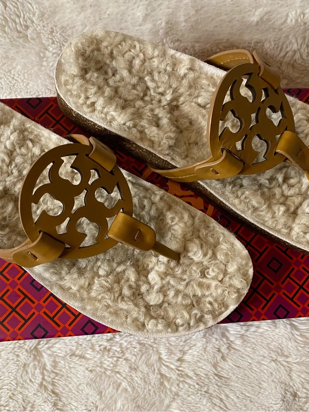 Tory Burch Shearling Logo Thong Sandal - Tan